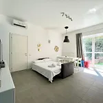 Oasis In The City- Private Garden